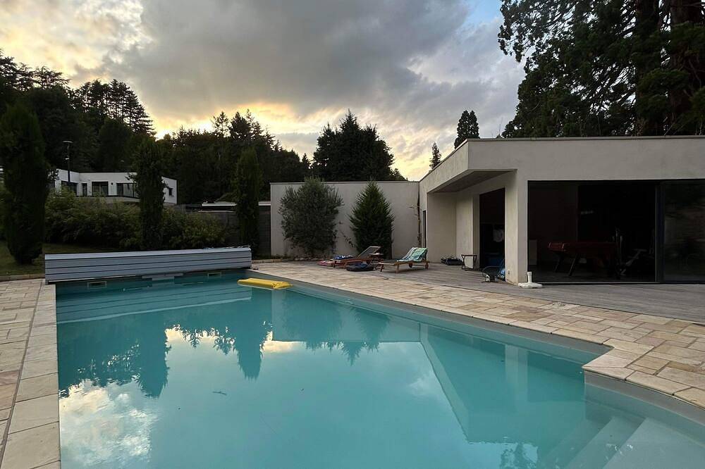 Charming bed and breakfast in a château with breakfast included in Saint-Genest-Lerpt, Loire