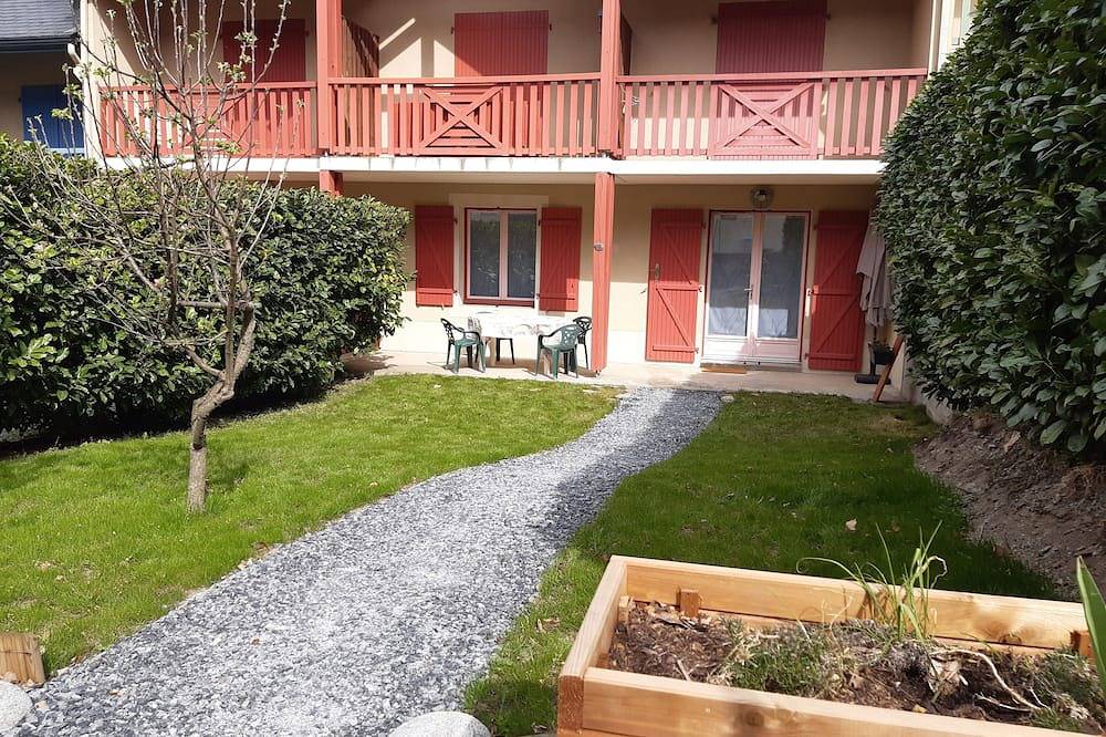 Ganze Wohnung, T3 ground floor private garden 2minluz in Saligos, Nationalpark Pyrenäen