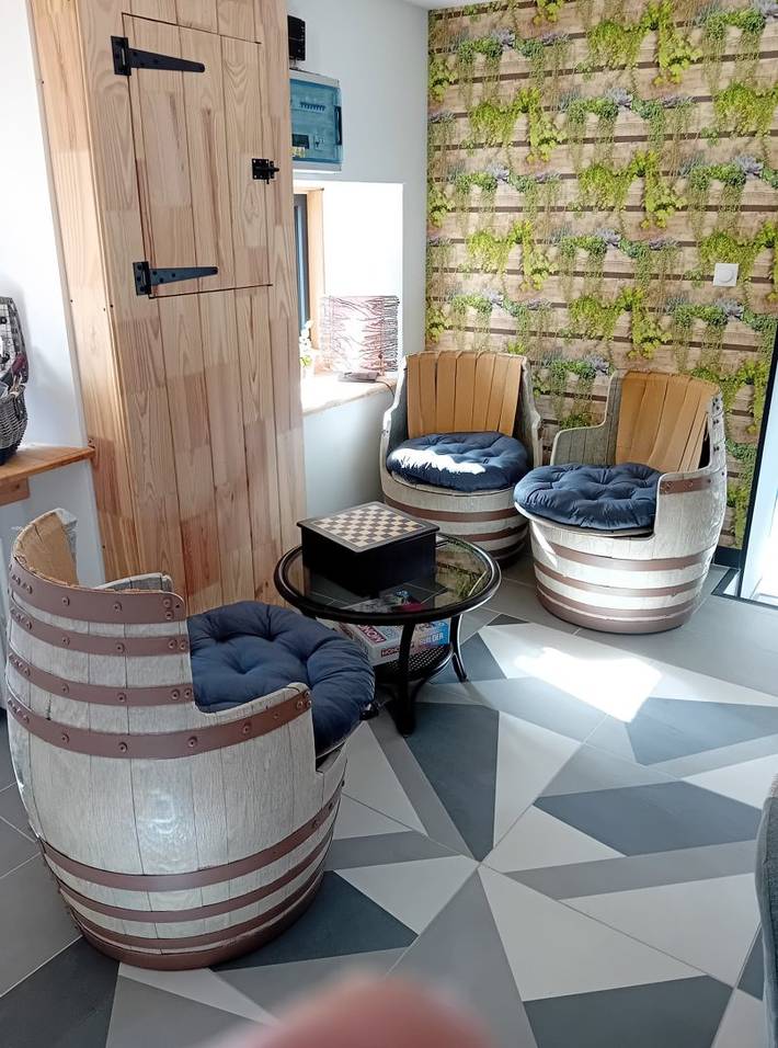 Gîte pour 9 personnes, avec terrasse ainsi que jacuzzi et jardin dans Parc Naturel Régional du Pilat - 2