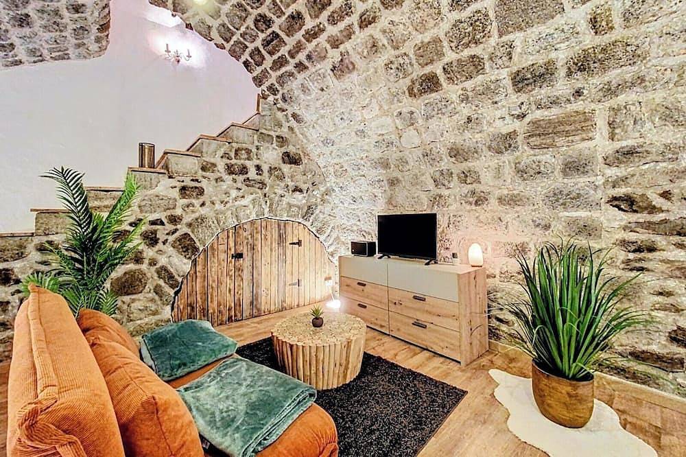 Ganze Wohnung, Where the stones whisper, an exceptional vaulted suite in the heart of Le Puy-en-Velay in Le Puy-en-Velay, Haute-Loire