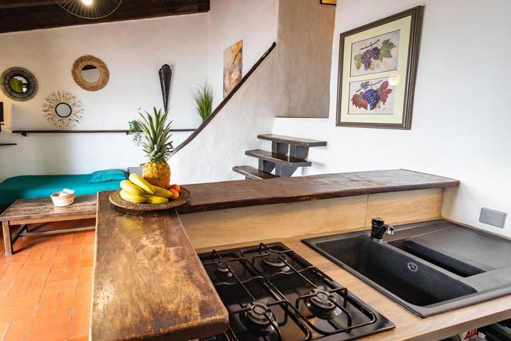 Gîte pour 2 personnes, avec vue et jardin ainsi que vue sur le lac et piscine, animaux acceptés à Berre-l'Étang - 4