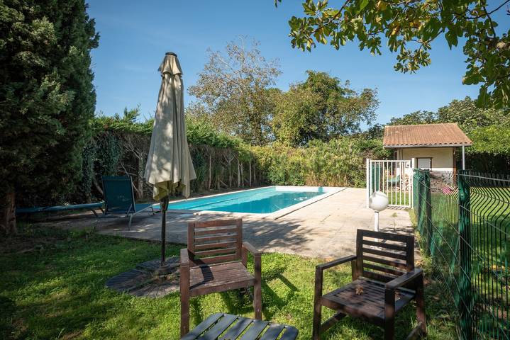 Location de vacances pour 14 personnes, avec Balcon et Jardin à Villecomtal-sur-Arros