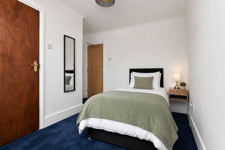 Contractor-Friendly 6Br 6 En-Suites | Free Parking in Dover, Kent