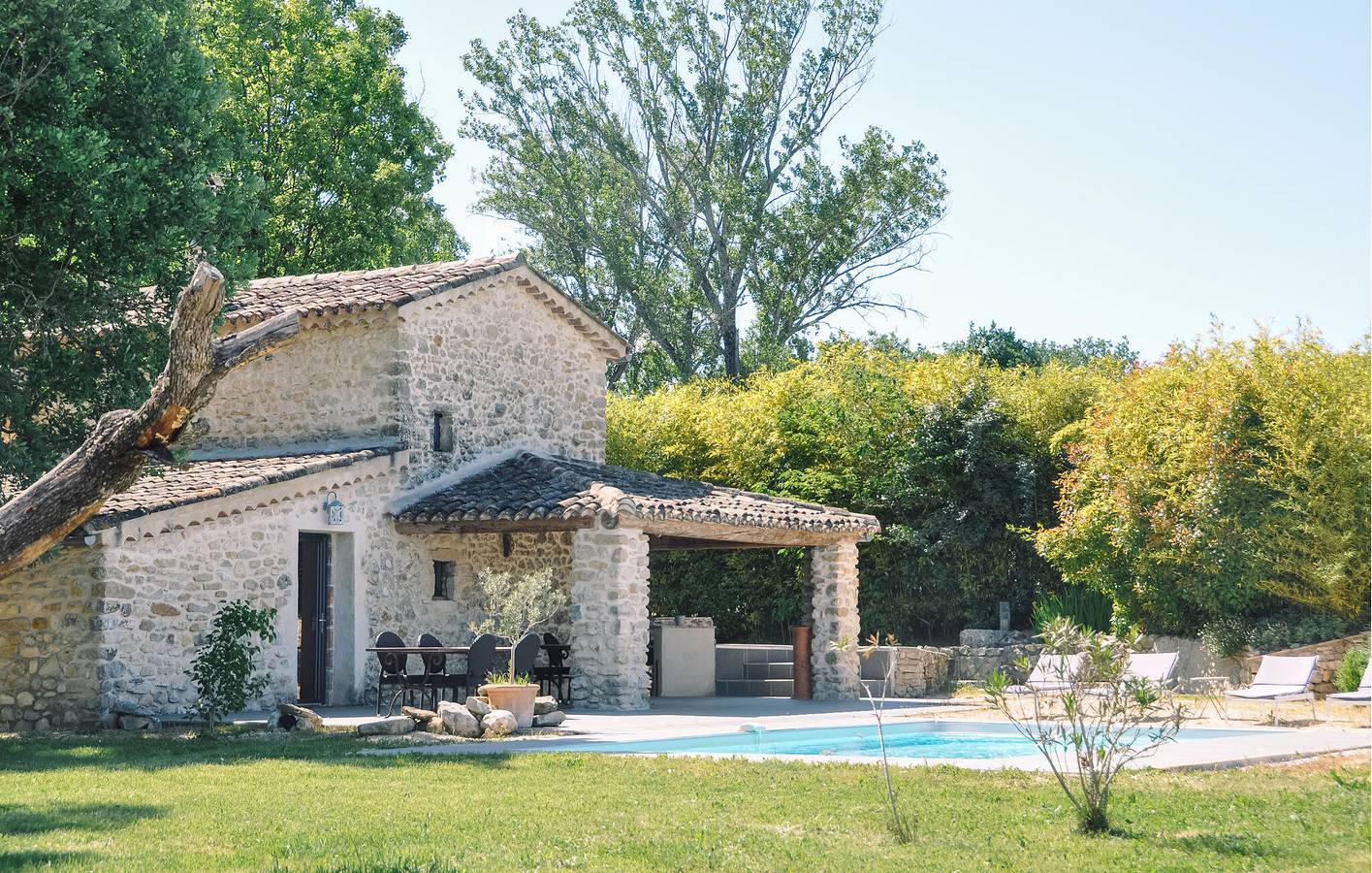 Appartement de luxe avec piscine, parking et Internet in Saint-Sauveur-de-Cruzières, Gard