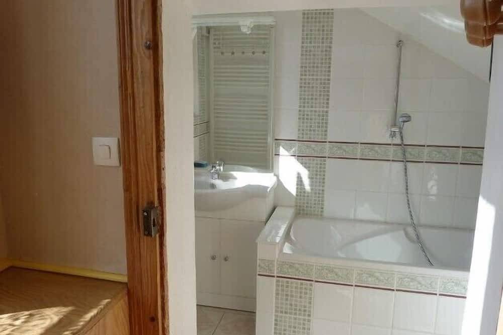 Appartement entier, Appartement Gypsi dans maison de caractère in Clairvaux-les-Lacs, Jura Francais
