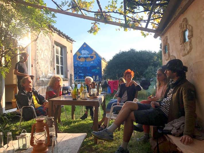 Location de vacances pour 3 personnes, avec terrasse ainsi que jardin et vue dans Plage Du Steir Penmarc H - 4