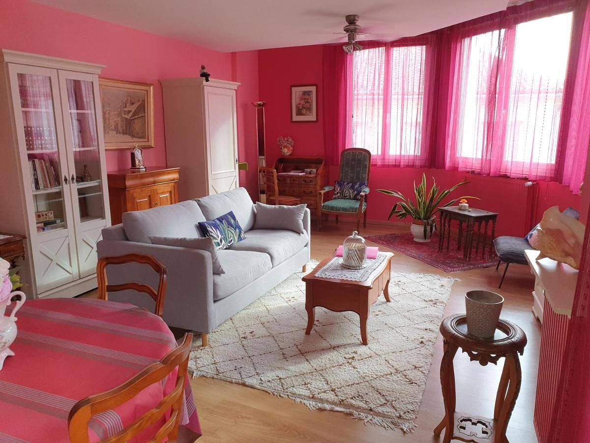 Appartement entier, One-Bedroom Apartment in Périgueux, Périgord Blanc