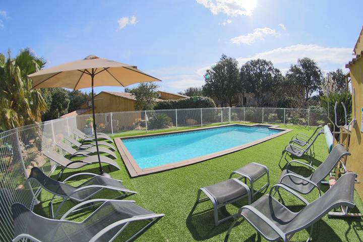 Gîte pour 5 personnes, avec piscine ainsi que jardin et terrasse, animaux acceptés