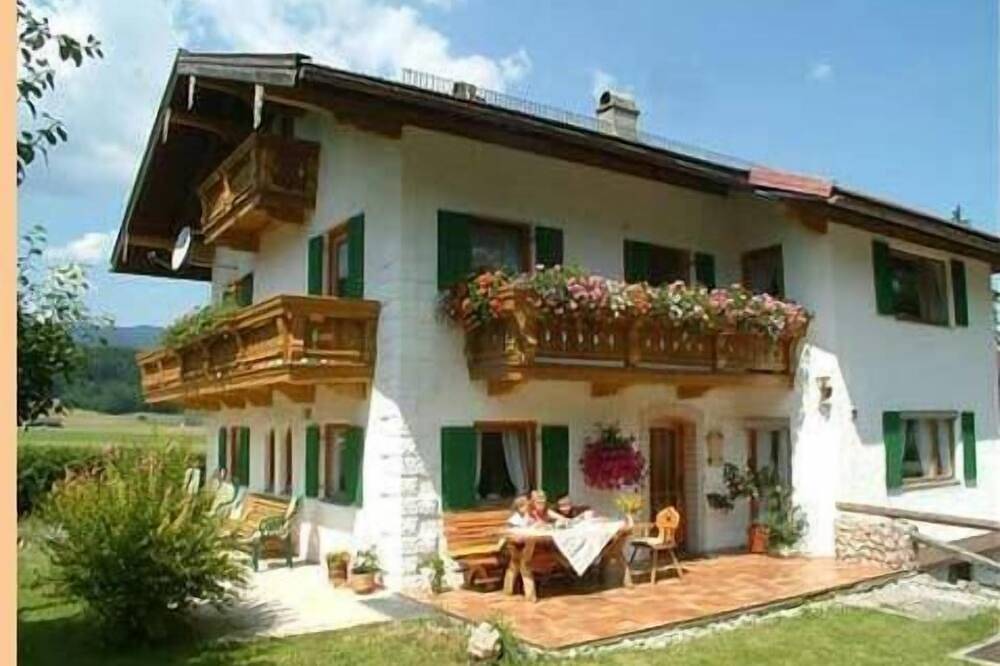 Apartamento entero, Ferienwohnung 85qm, Balkon, Küche, 2 Schlafzimmer, Wohnzimmer, max 6 P in Ruhpolding, Alpes Bávaros