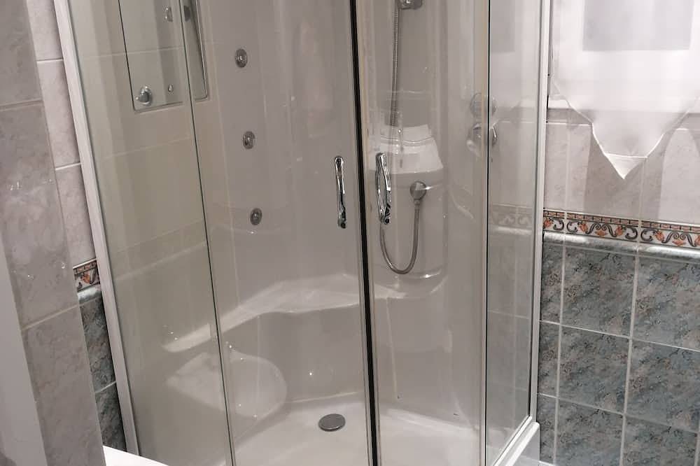 10 min. from Cannes, garden level with private pool, ideal for families in Le Cannet, Cannes region