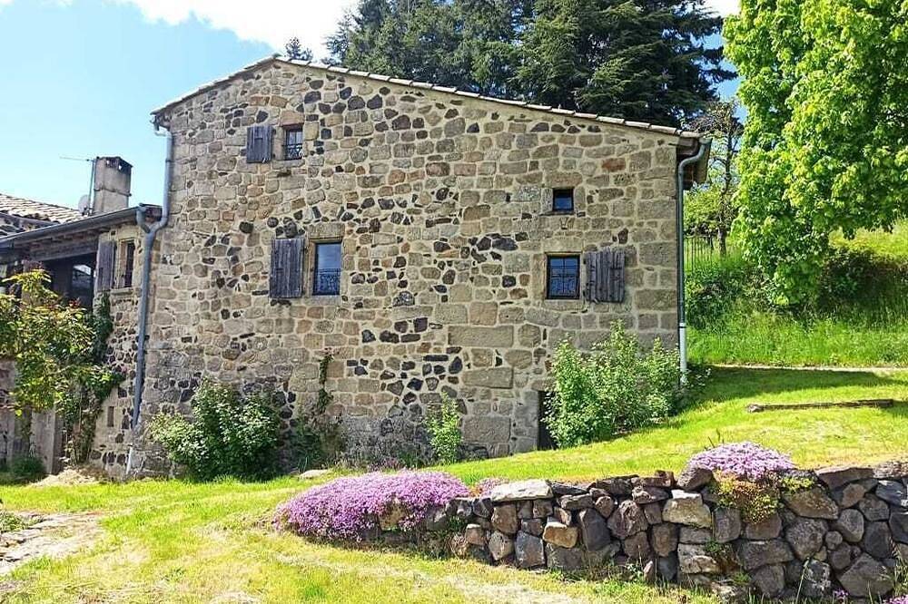 Gîte 2 personnes sur 2 niveaux in Pourchères, Parc naturel régional des Monts d'Ardèche