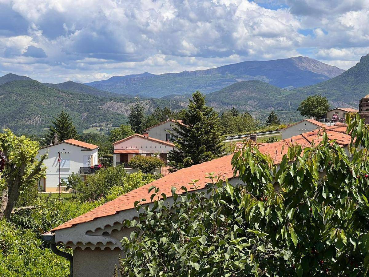 Appartement entier, Appartement calme avec jardin dans maison in Le Poët, Région de Gap