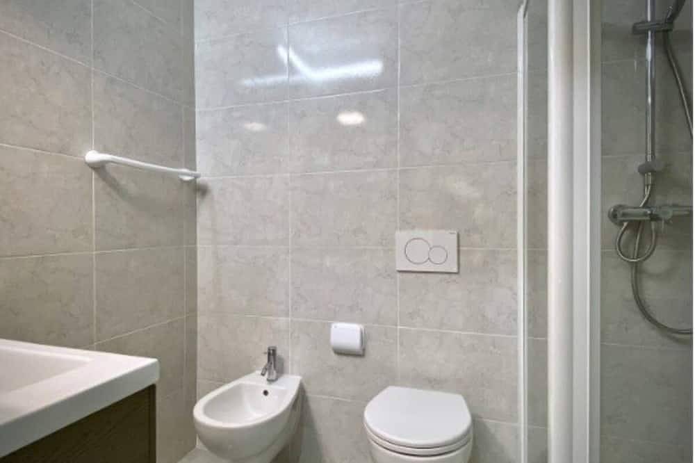 Ganze Wohnung, Cozy Lugano Retreat with Attractions & Beach Access in Paradiso, Luganersee
