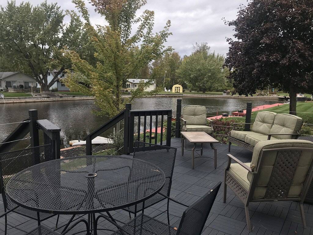 Beautiful Canal Front Houghton Lake 3/2. Close to trails. Golf cart use in sub in Prudenville, Roscommon County