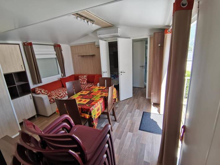 Location de vacances pour 5 personnes, avec terrasse ainsi que piscine et vue, animaux acceptés à Novalaise - 4