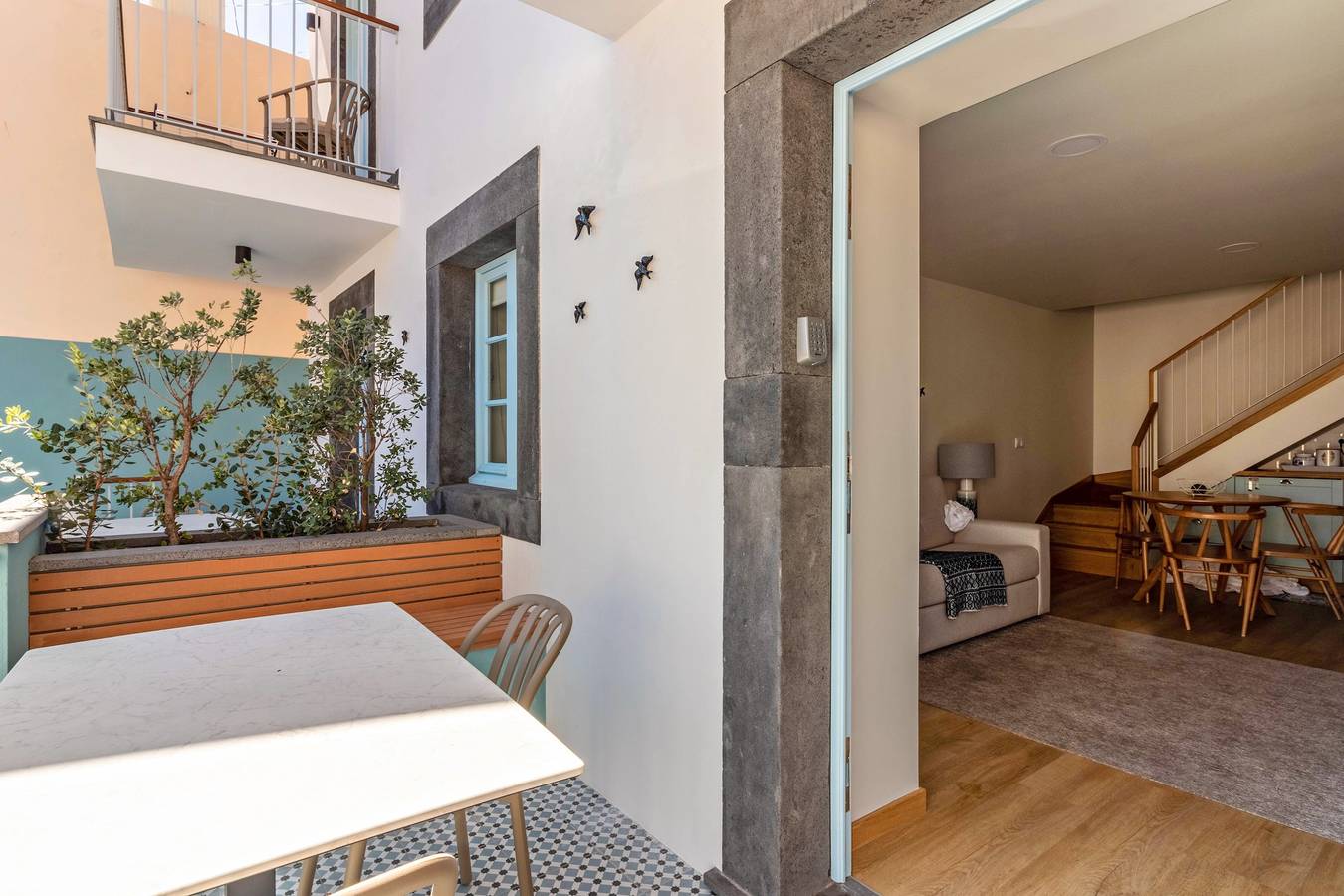 Casa das Andorinhas com Terraço Privado e Wi-Fi in Câmara de Lobos, Madeira