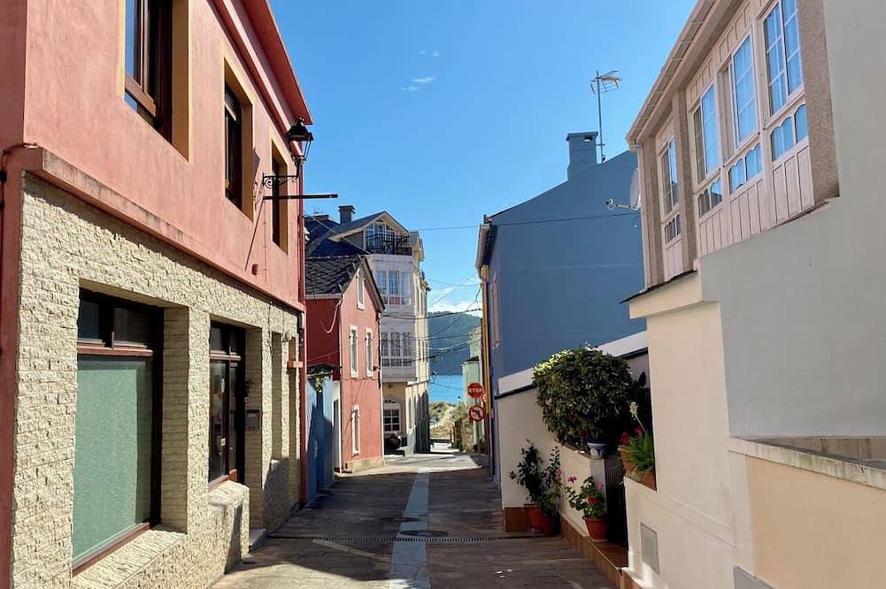 Ganze Wohnung, Comfortable, sunny, apartment, just steps to the beach! in Costa de Galicia