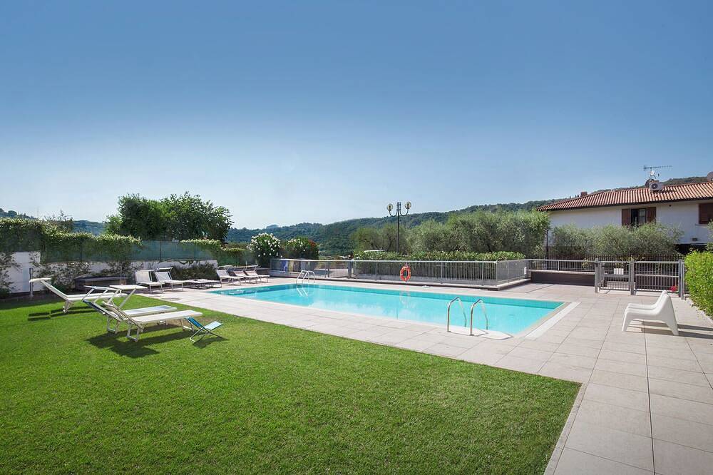 Appartamento intero, Casa Alex-Con piscina e vista lago in Garda, Prealpi Gardesane