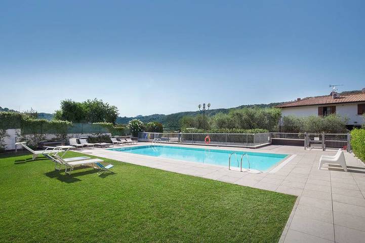 Appartamento vacanze per 4 persone, con piscina e balcone nonché giardino - 1