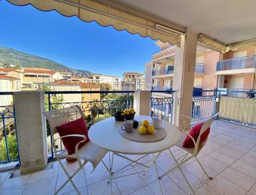 Gîte pour 4 personnes, avec terrasse dans Plage Du Borrigo Menton