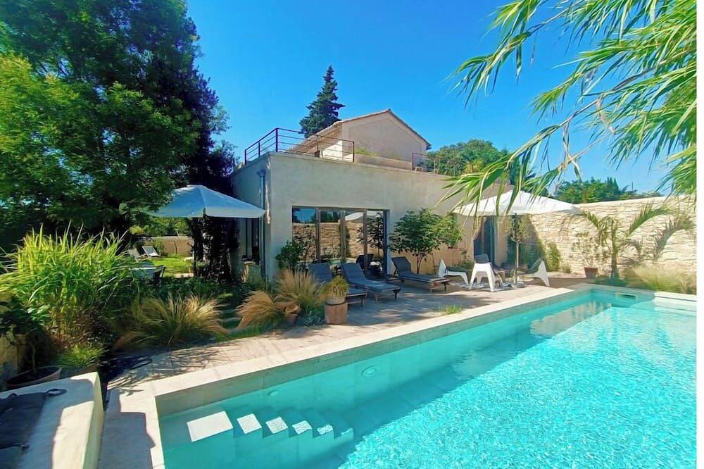 Uzès, listed Mazet, very nice view, air conditioning, shops on foot, secure swimming pool in Montaren-et-Saint-Médiers, Nimes und Umgebung