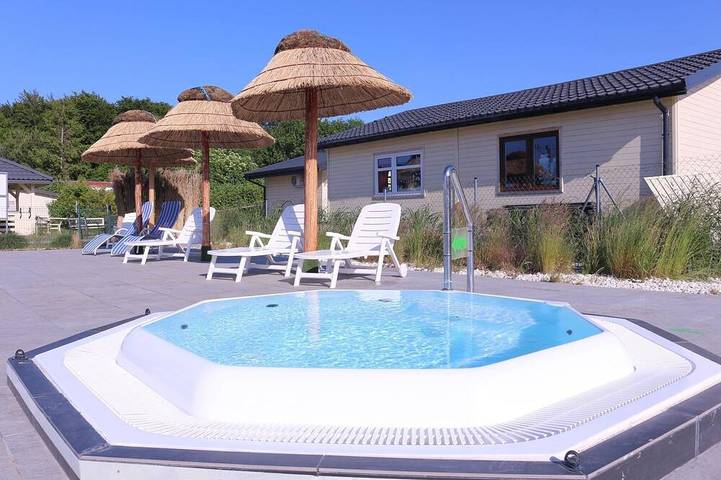 Dom dla 4 osób, z ogród i sauna oraz taras i basen, zwierzęta dozwolone w Ustronie Morskie (Miasto)