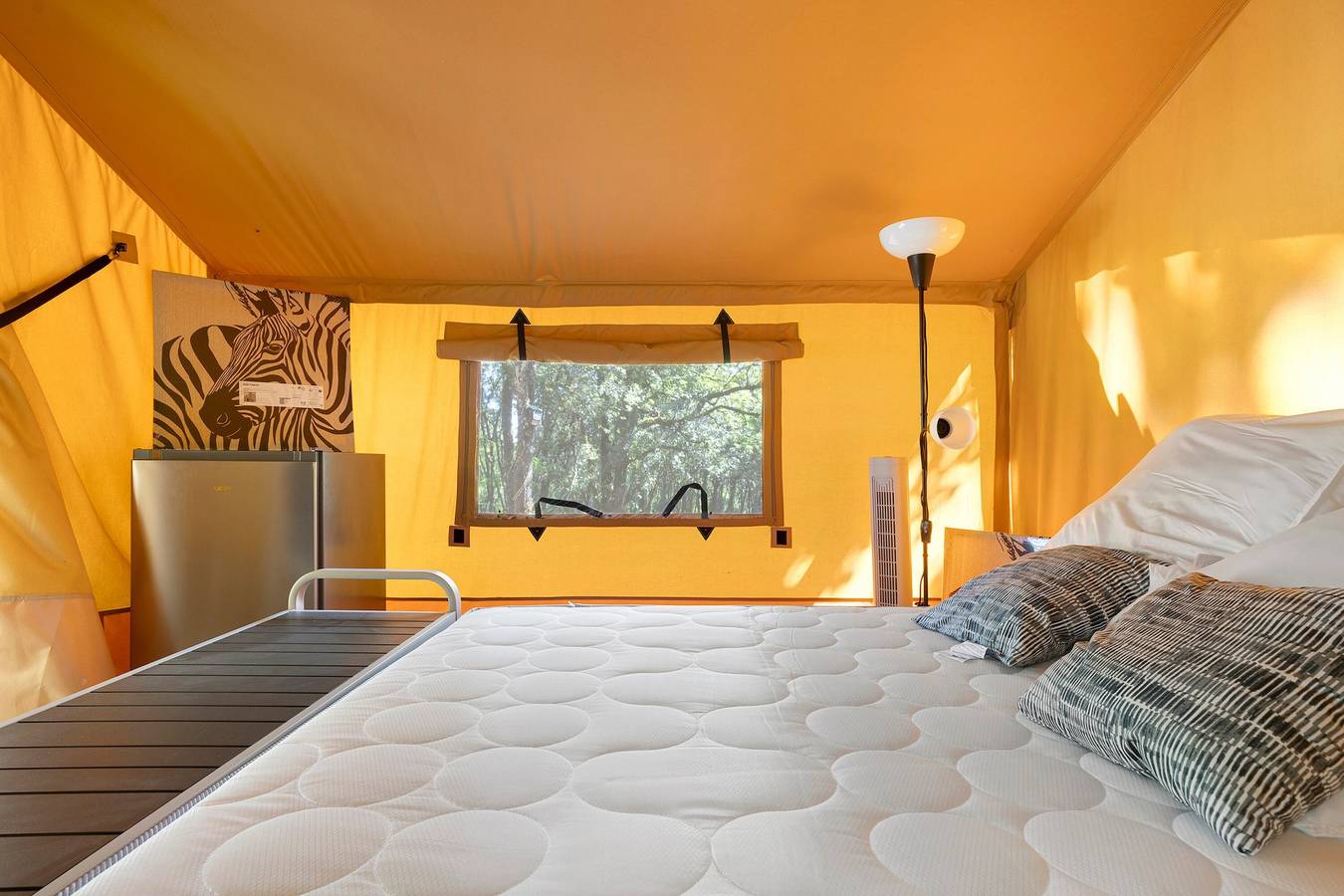 Glamping « Tente Safari Luxe » avec piscine partagée in Calviac-en-Périgord, Périgord Noir