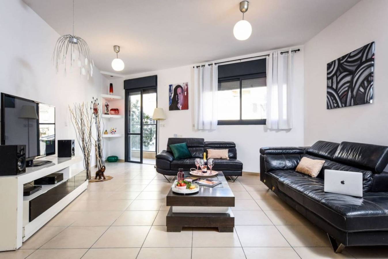 Entire apartment, Stunning 2Br Apt with Balcony by Sea N' Rent in Tel Aviv, Tel Aviv District