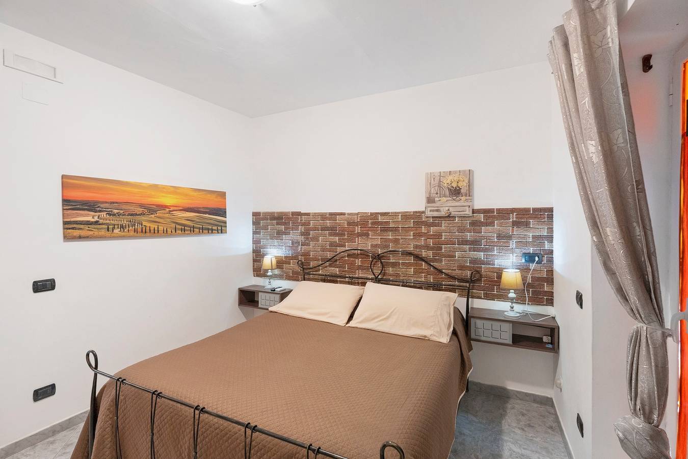 Zimmer 'Camera Doppia Dell'Arco Romano' mit privater Terrasse, Wlan und Klimaanlage in Pozzuoli, Neapel Provinz