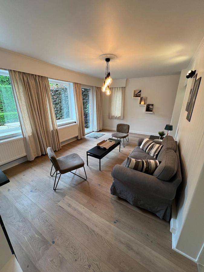 Location de vacances pour 4 personnes, avec Jacuzzi et Terrasse ainsi que Piscine et Vue à Izegem