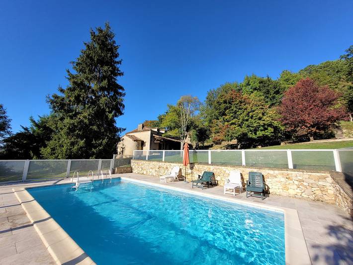 Gîte pour 7 personnes, avec terrasse ainsi que jardin et piscine - 1