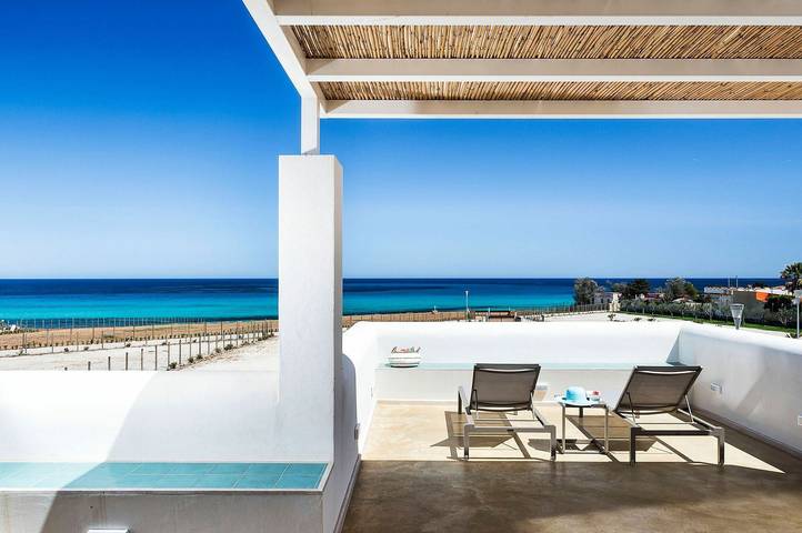 Location de vacances pour 8 personnes, avec terrasse et piscine à Marzamemi - 4