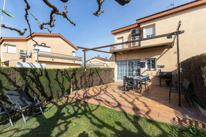 Casa rural para 11 personas, con Balcón y Terraza además de Jardín y Piscina en Roses