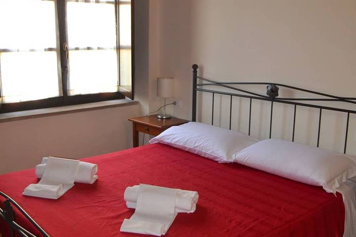 Incantevole borgo in pietra con piscina,tennis, in campagna vicino al mare in Campiglia Marittima, Costa degli Etruschi