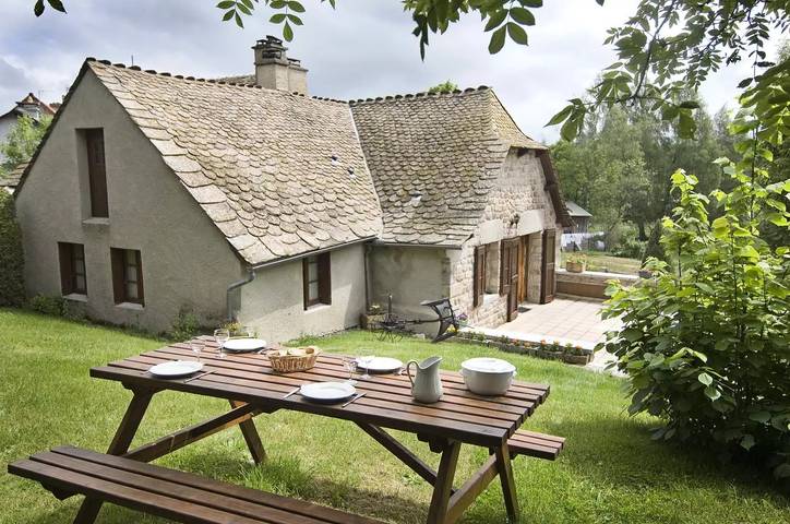 Gîte pour 4 personnes, avec jardin et piscine dans Peyre-en-Aubrac - 3