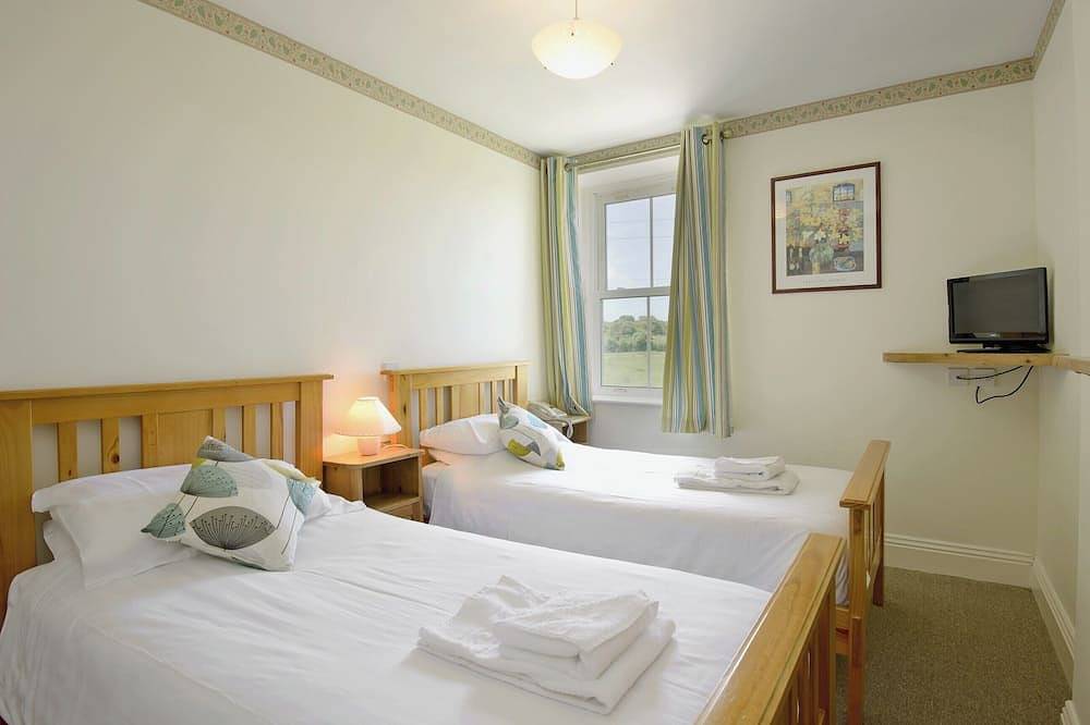 7 bedroom accommodation in Acton, near Langton Matravers in Dorset