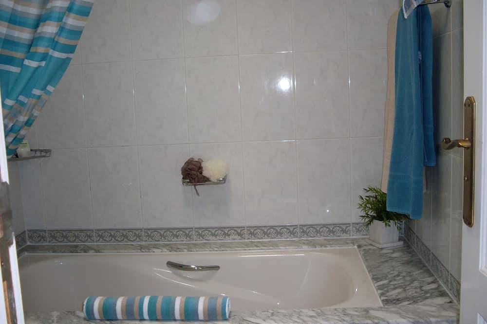 Entire apartment, Beautiful beachside apartment with stunning sea views. Seven pools on complex! in Costa Teguise, Teguise