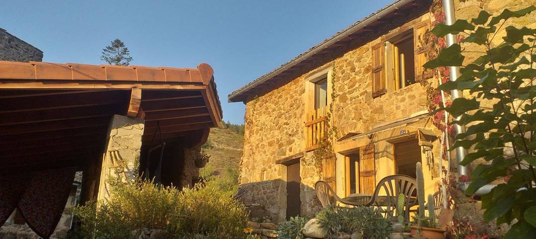 Gîte pour 6 personnes, avec terrasse et jardin, animaux acceptés