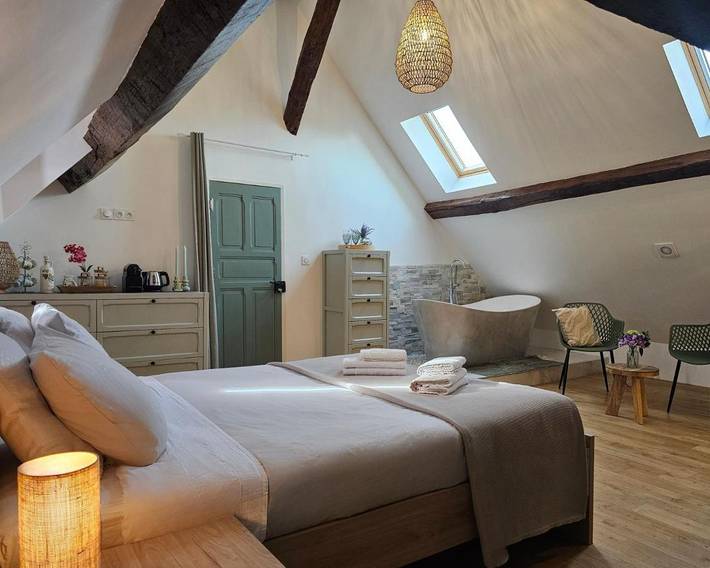 Chambre d’hôte pour 3 personnes, avec Terrasse et Jardin ainsi que Piscine et Vue