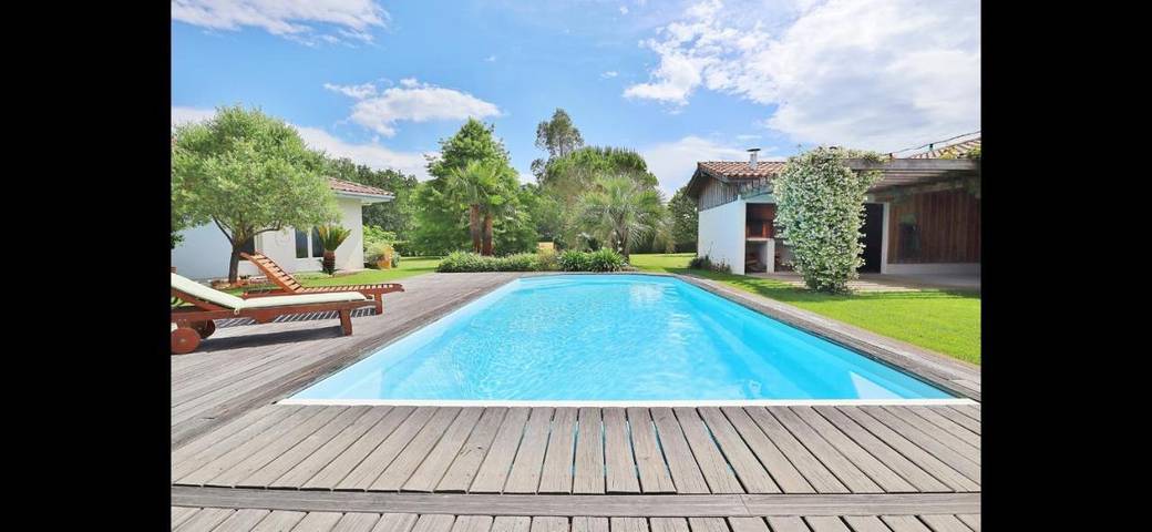 Chambre d’hôte pour 3 personnes, avec piscine ainsi que vue et jardin à Soustons