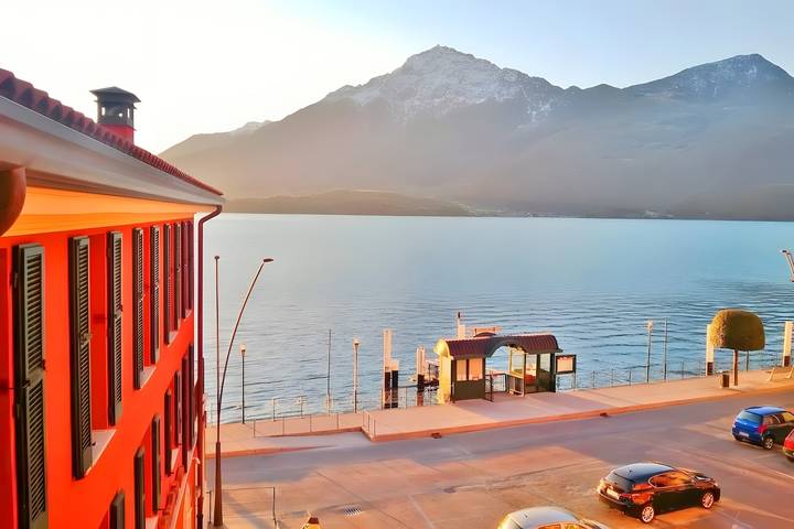 Ferienhaus für 12 Personen, mit Balkon und Seeblick