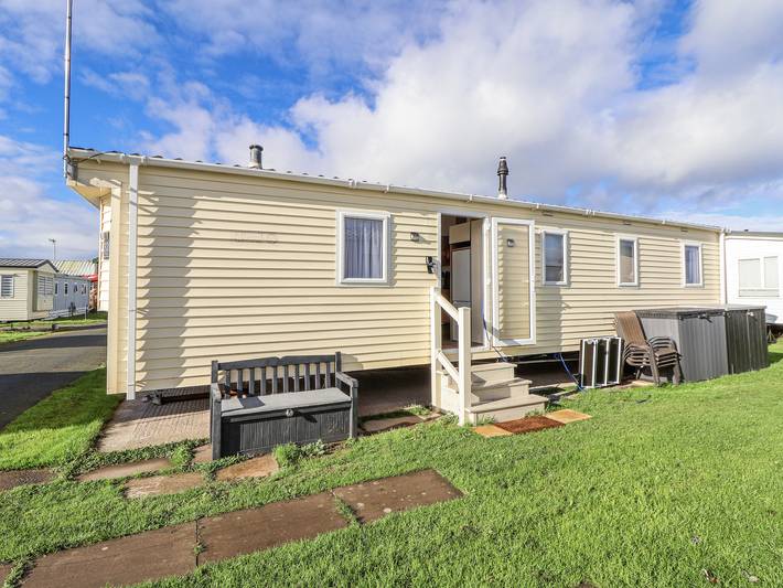 Caravan for 8 people, with garden in Rhyl