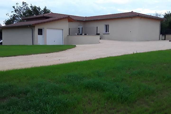 Location de vacances pour 8 personnes, animaux acceptés à Viriville