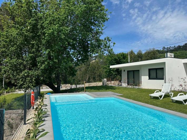Location de vacances pour 4 personnes, avec jardin ainsi que vue et piscine dans Caniçada - 2