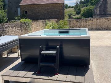 Gîte pour 2 personnes, avec jardin et jacuzzi dans Nièvre