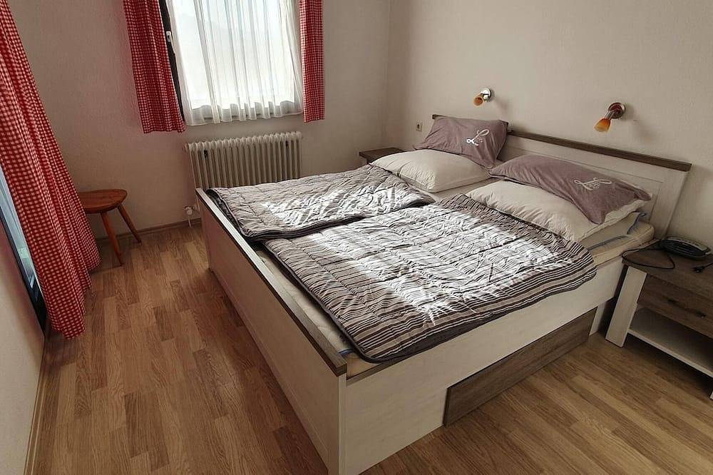 \"Entspannung pur: Feriendorf Hochbergle Haus 37 am Lechsee entdecken!\" in Lechbruck am See, Bayerisch Schwaben