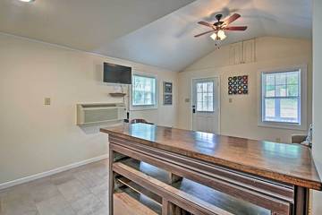 Lake House for 4 Guests in Hot Springs, Ouachita National Forest, Picture 3