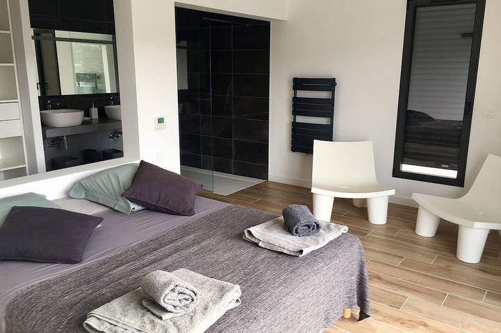 Modern Villa Porto Vecchio Acondicionado Piscina Al Mar / Montaña in Zonza, Distrito de Sartène