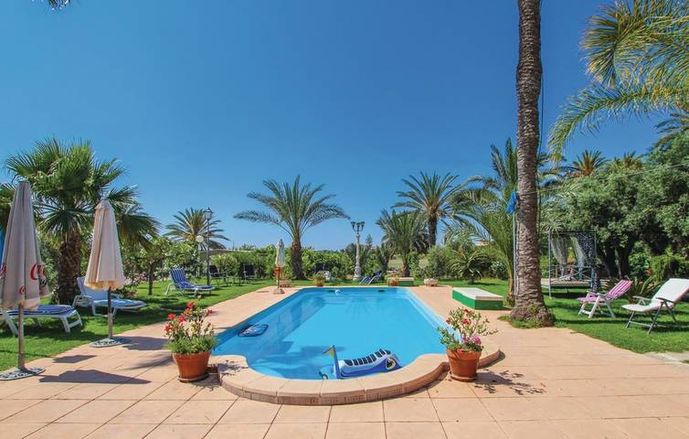 Villa pour 21 personnes, avec piscine et terrasse à Elche