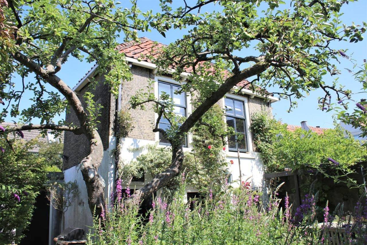 Apple Tree Cottage - charming canal home in our idyllic garden in Gouda, Groene Hart